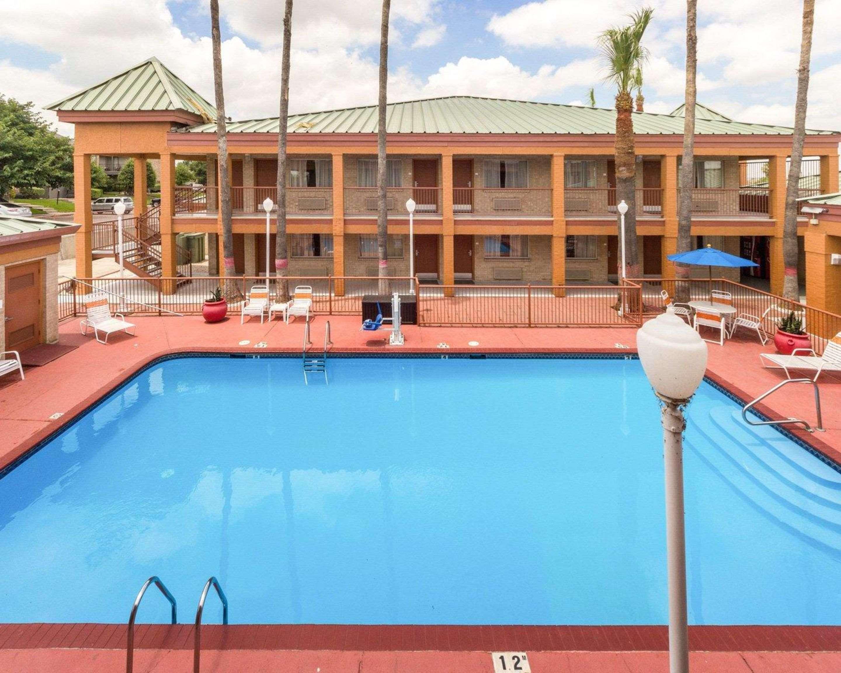 Econo Lodge Inn & Suites Eagle Pass Eksteriør bilde