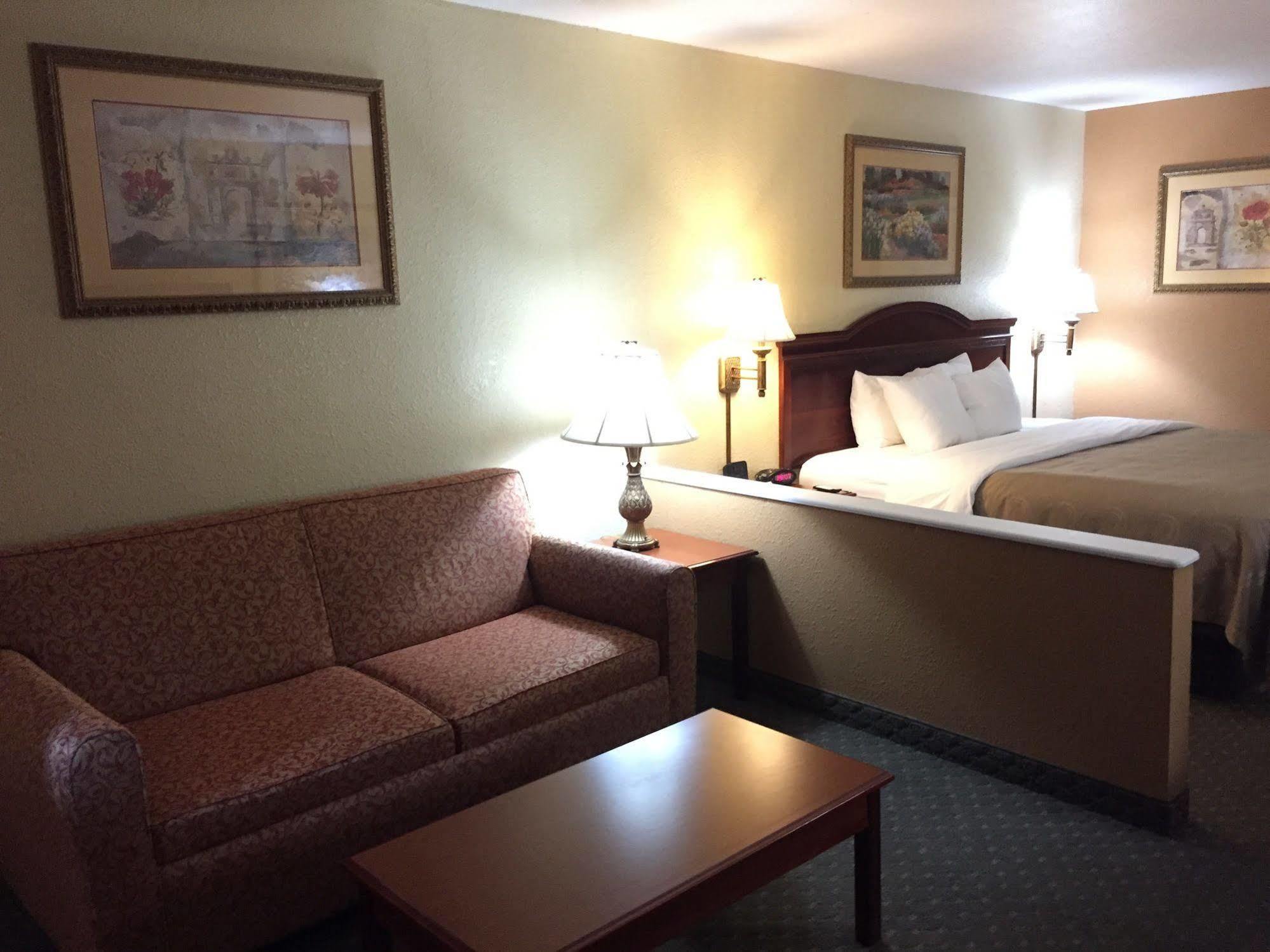 Econo Lodge Inn & Suites Eagle Pass Eksteriør bilde