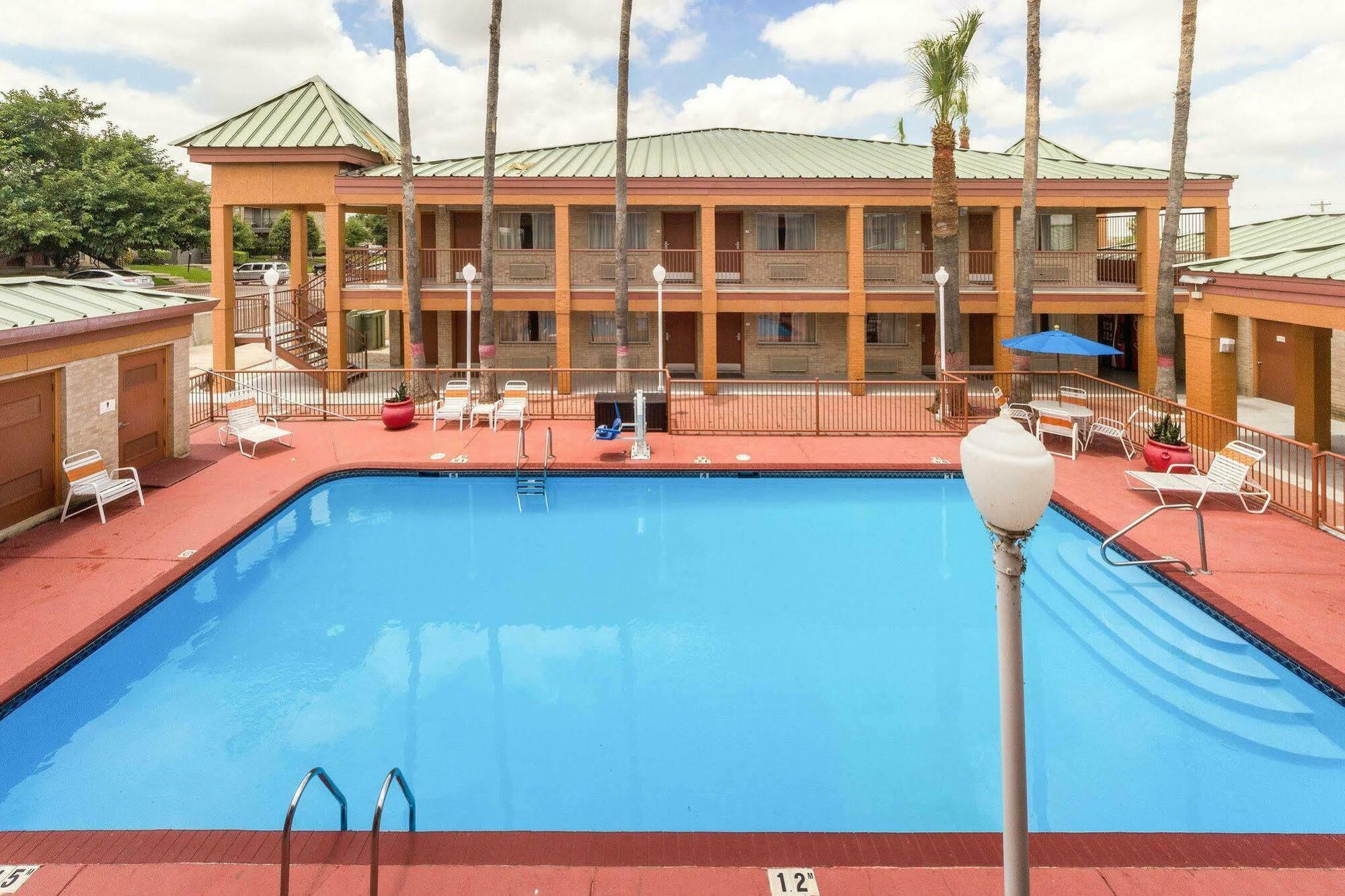 Econo Lodge Inn & Suites Eagle Pass Eksteriør bilde